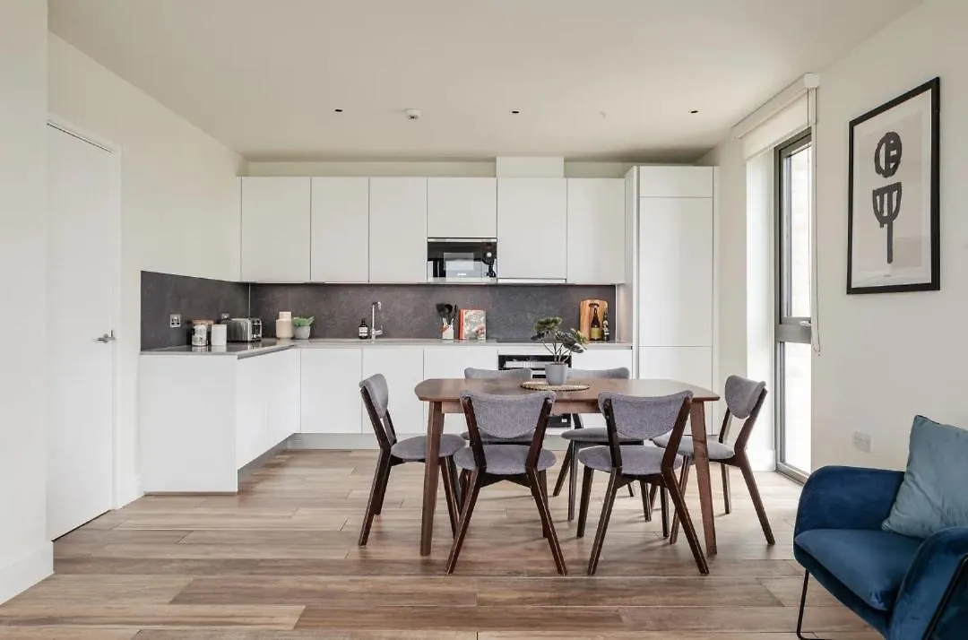 Cosy 2 Bed Flat London Cutty Sark Greenwich Close To Canary Wharf - Perfect For Long Stay 0*,  United Kingdom