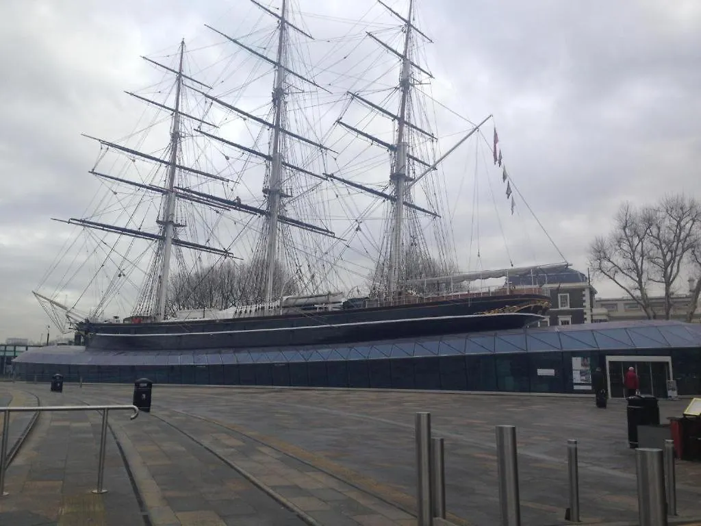 Apartment Cosy 2 Bed Flat London Cutty Sark Greenwich Close To Canary Wharf - Perfect For Long Stay