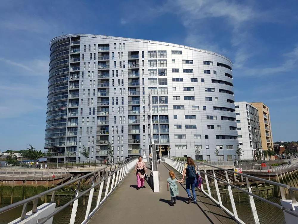 Cosy 2 Bed Flat London Cutty Sark Greenwich Close To Canary Wharf - Perfect For Long Stay 0*,